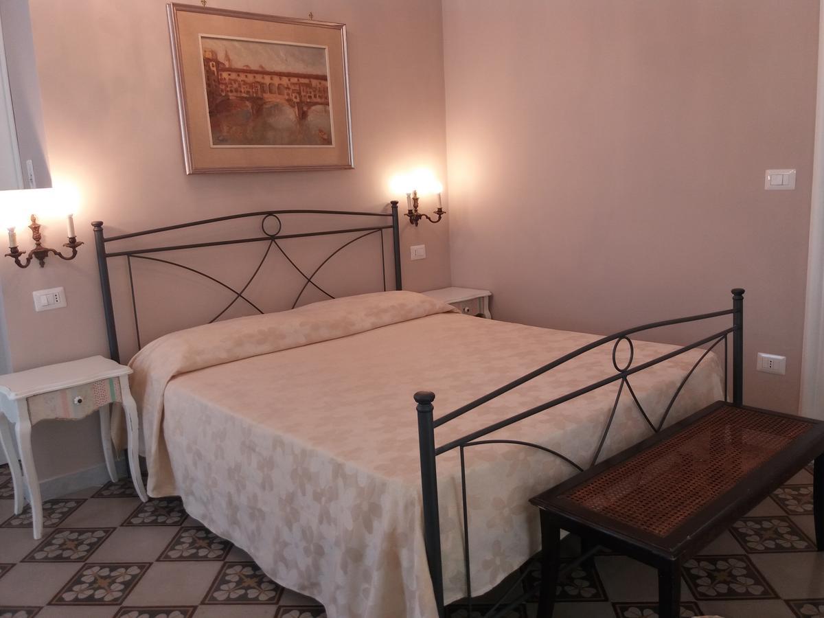 Bed and Breakfast Antico Palazzo Spinola à Gallipoli Extérieur photo