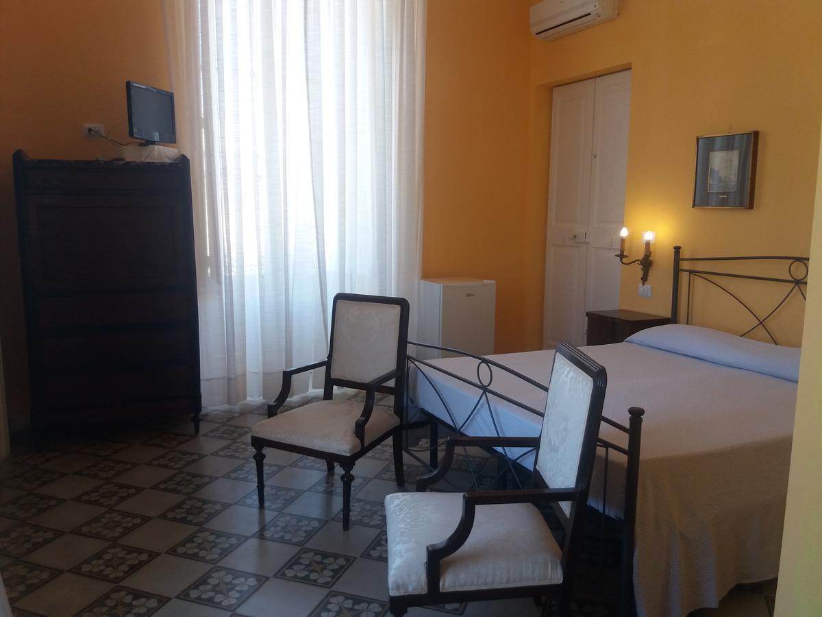 Bed and Breakfast Antico Palazzo Spinola à Gallipoli Extérieur photo