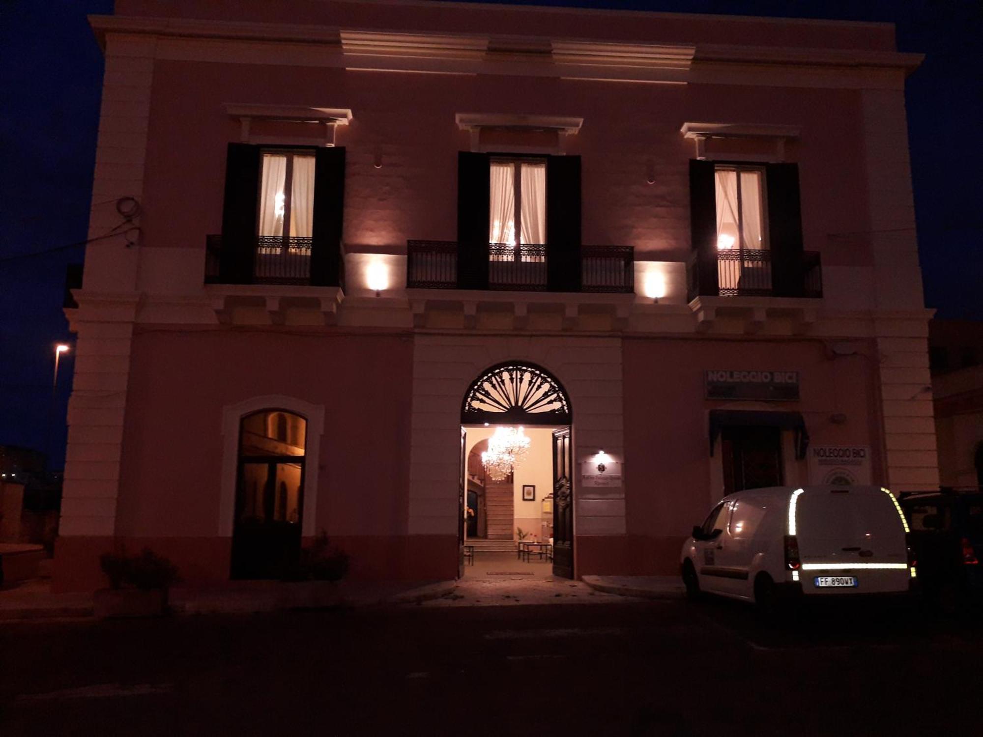 Bed and Breakfast Antico Palazzo Spinola à Gallipoli Extérieur photo